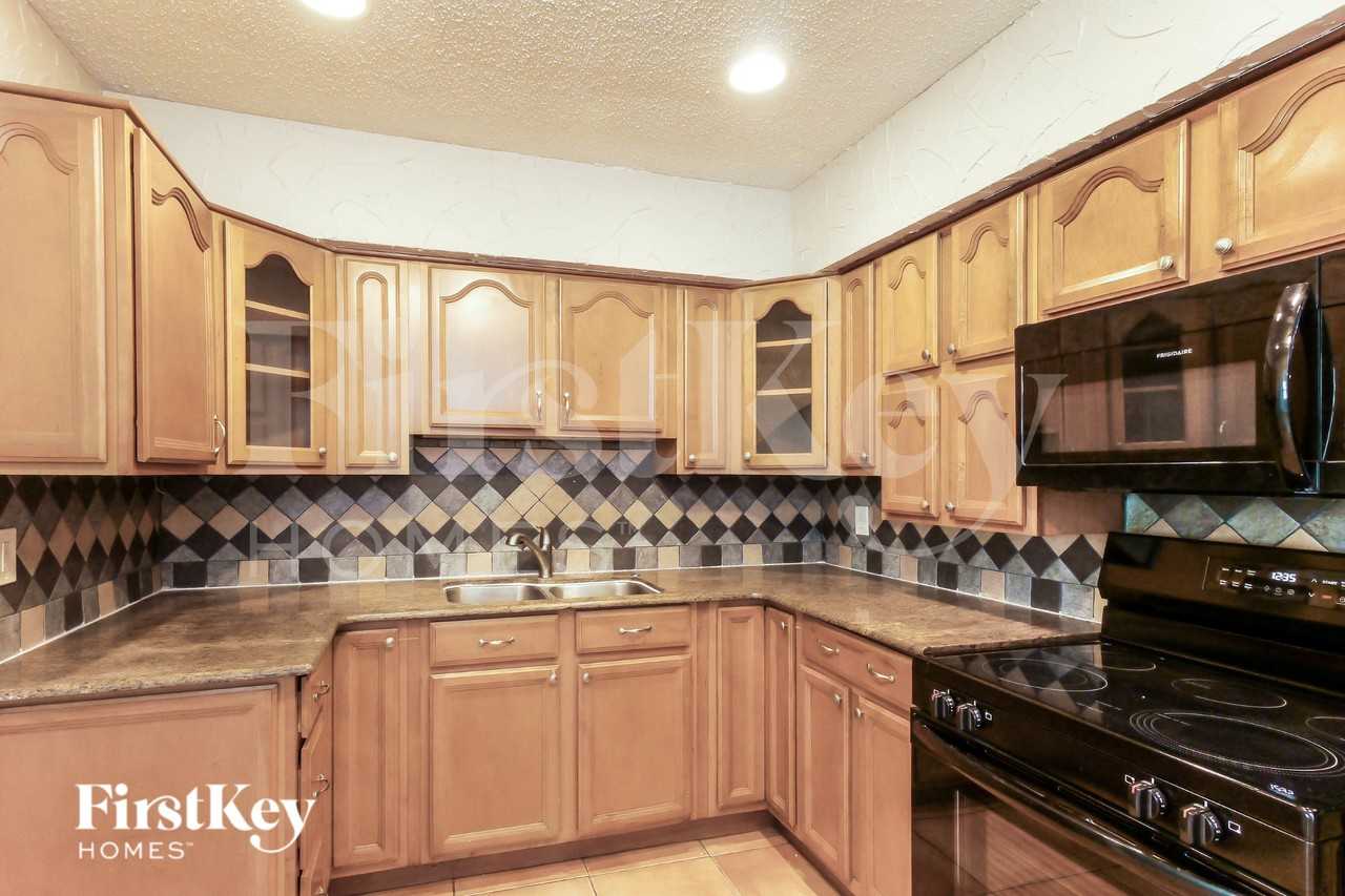 120 Sw 7th Ter - Photo 7 of 16