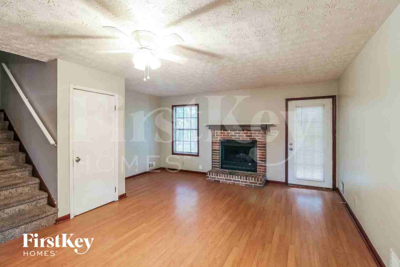 1070 Oak Grove Cir - Photo 2 of 16