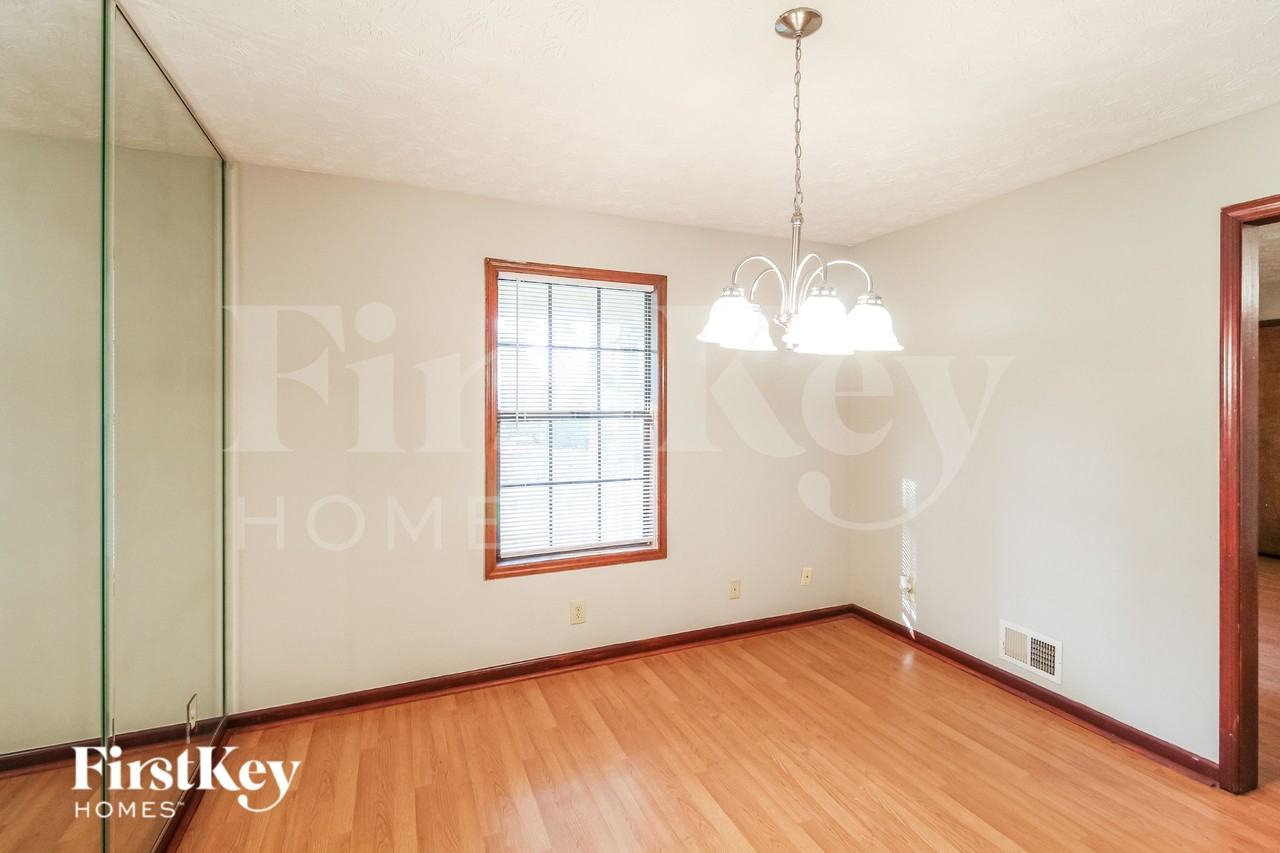 1070 Oak Grove Cir - Photo 3 of 16