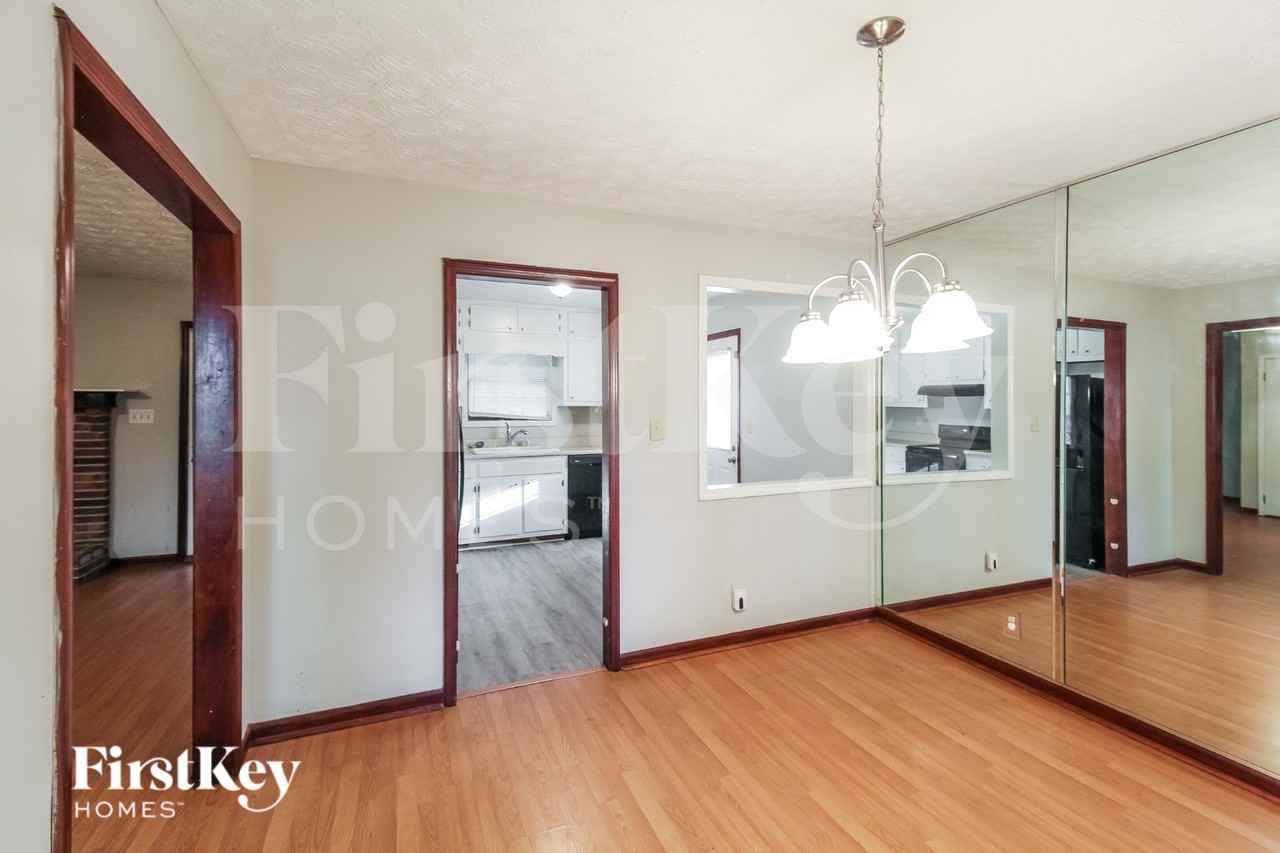 1070 Oak Grove Cir - Photo 4 of 16