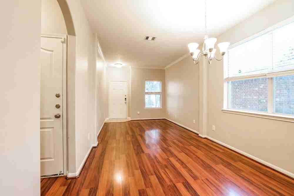 15523 Hinsdale Springs Ln - Photo 4 of 17