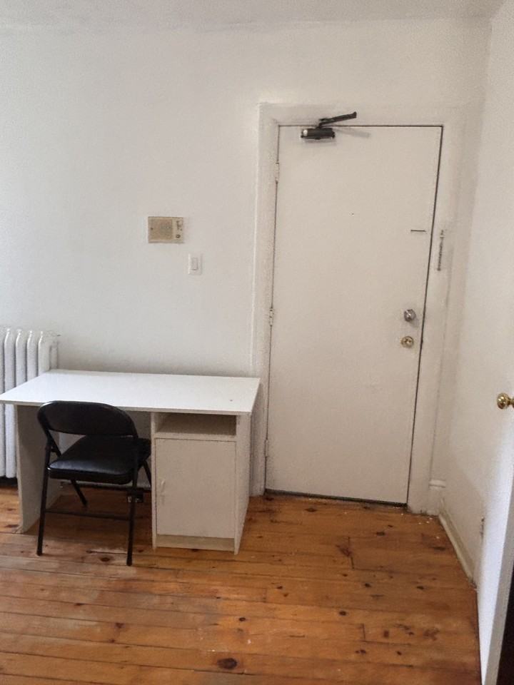 160 Spadina Road - Photo 6 of 10