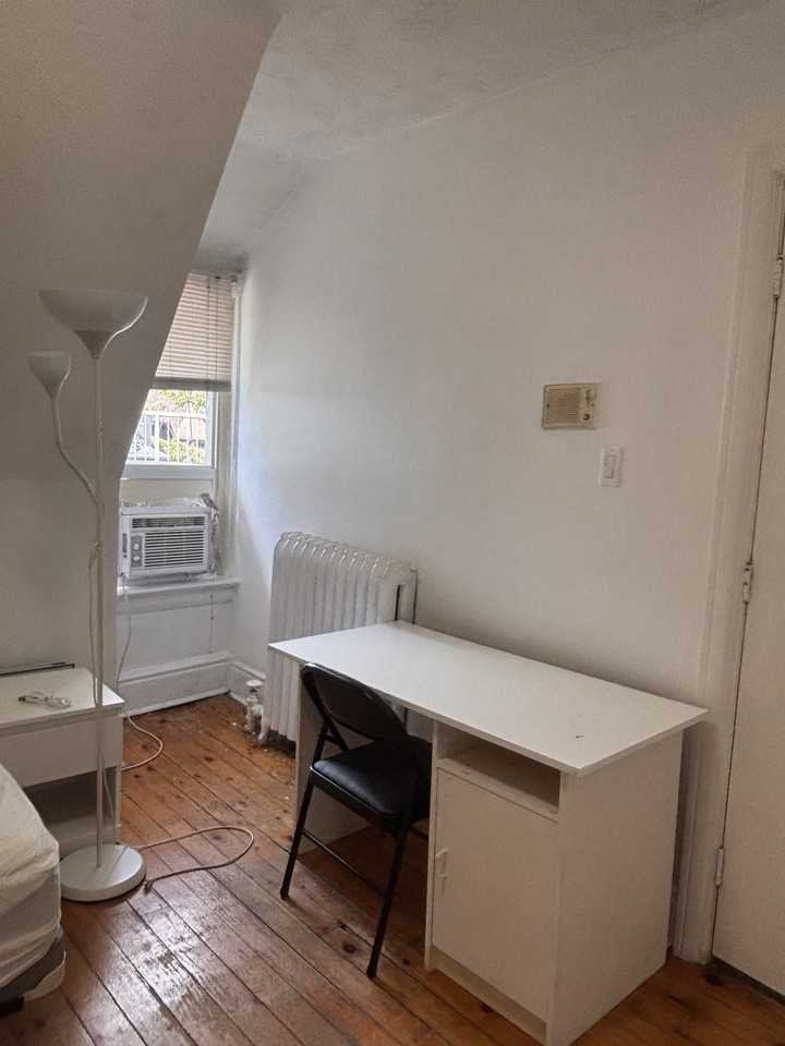 160 Spadina Road - Photo 2 of 10