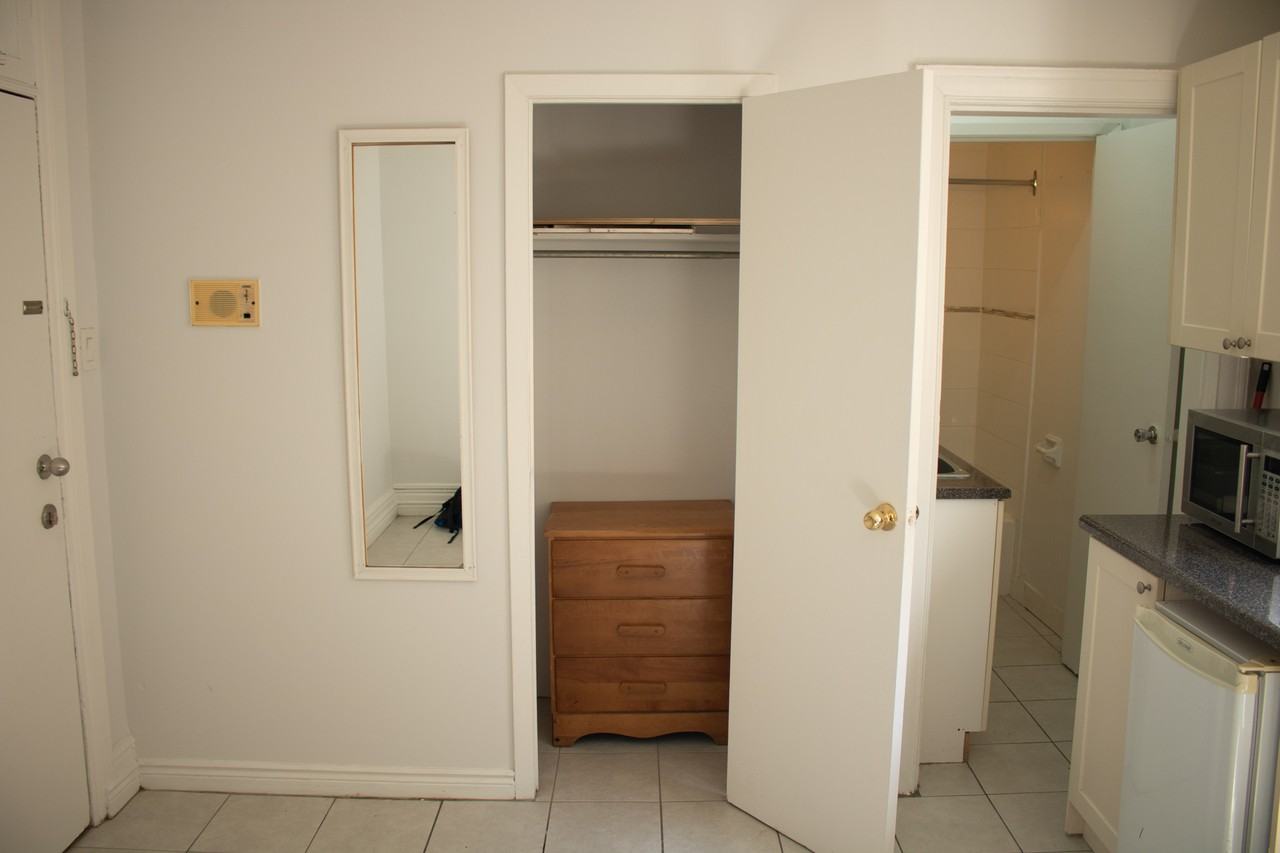 160 Spadina Road - Photo 4 of 10