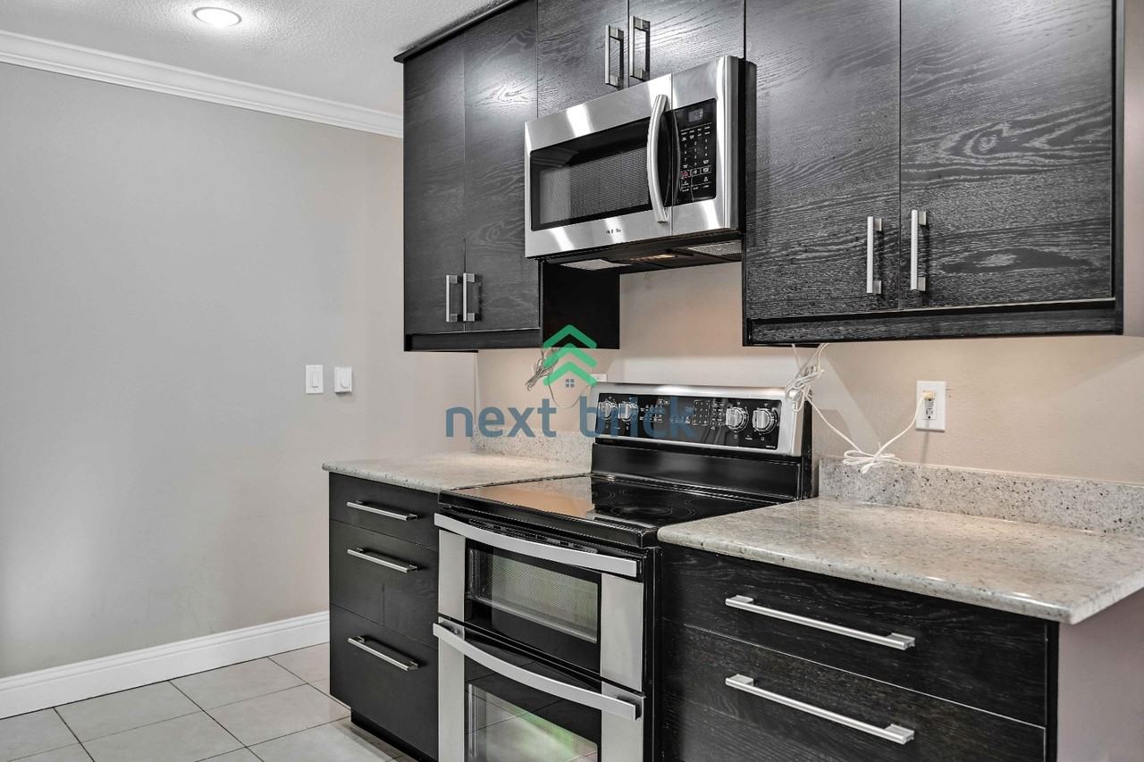 922 100th Ave Ne #113 - Photo 5 of 18
