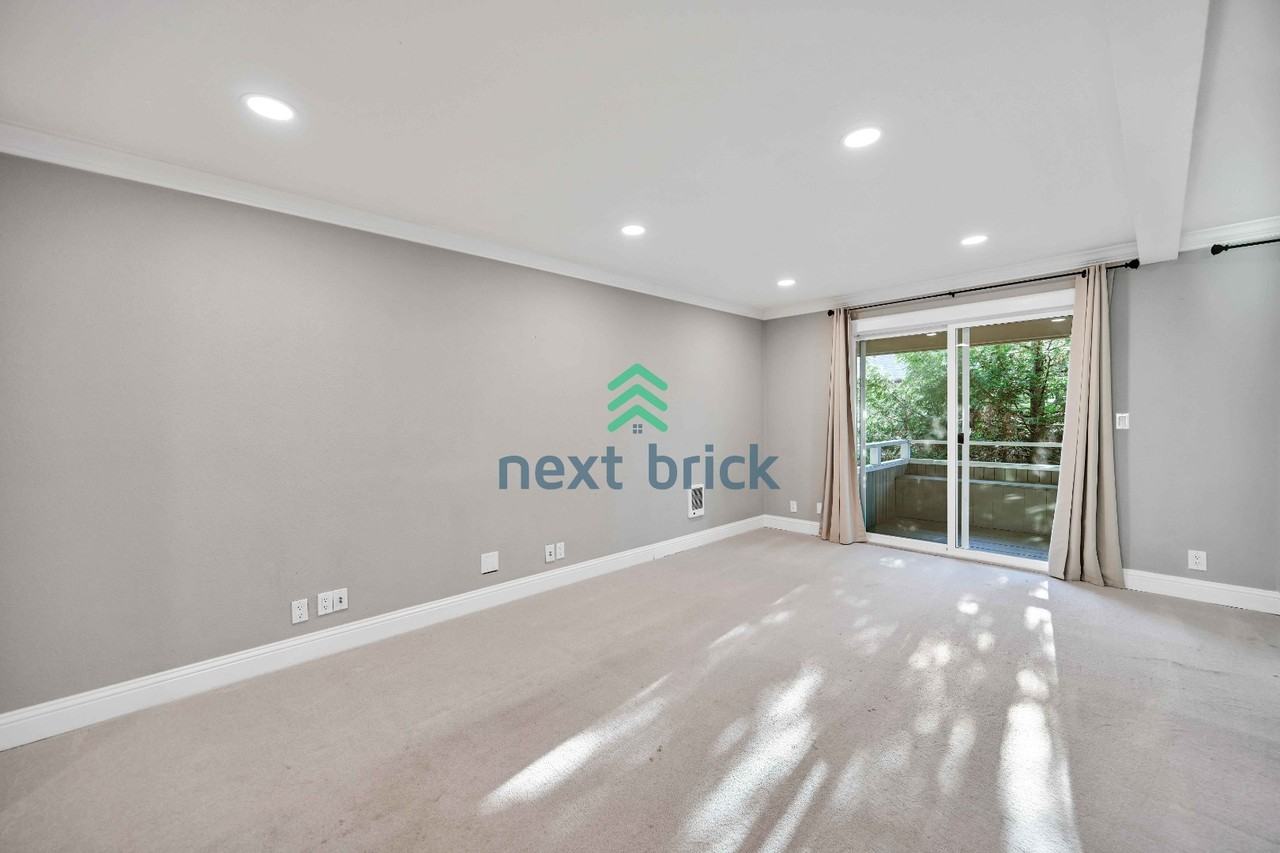 922 100th Ave Ne #113 - Photo 7 of 18