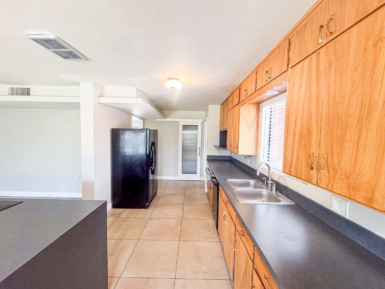 505 E Loma Vista Dr - Photo 4 of 26