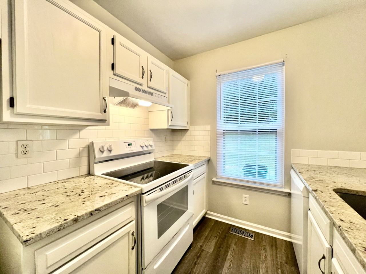 8253 Circle Tree Ln - Photo 5 of 22