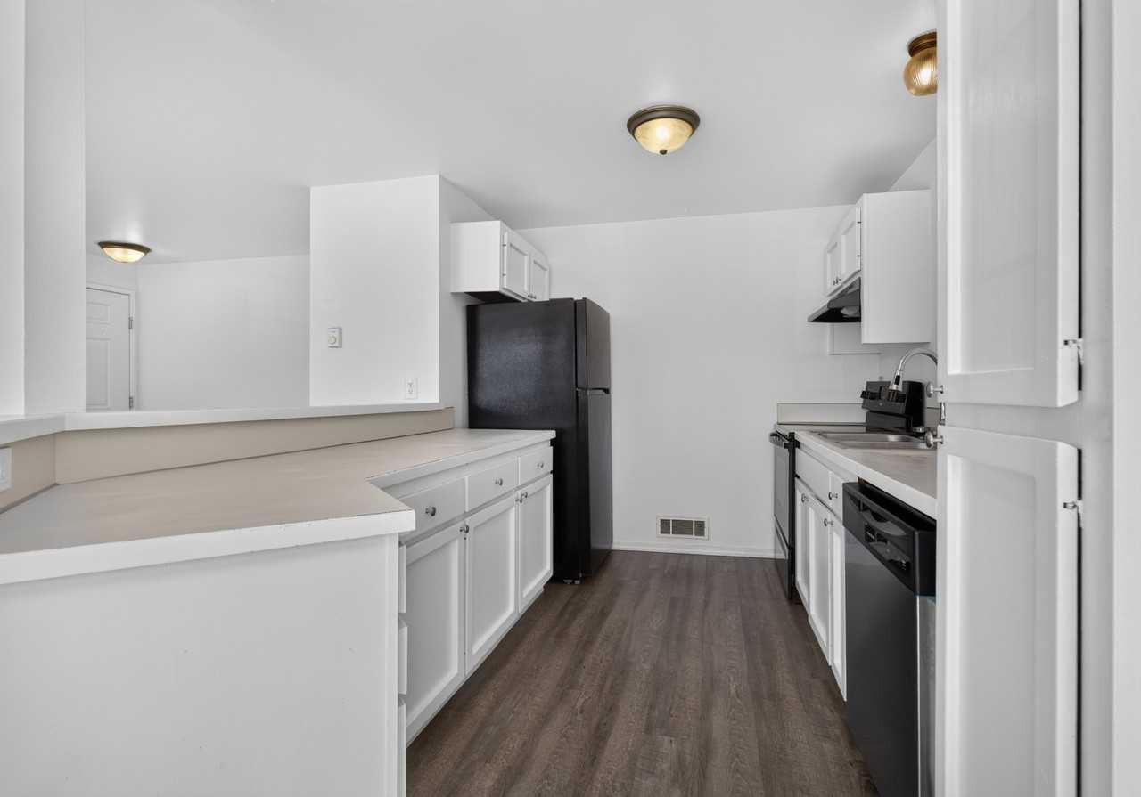 18461 Killarney Cir Se #5 - Photo 3 of 24