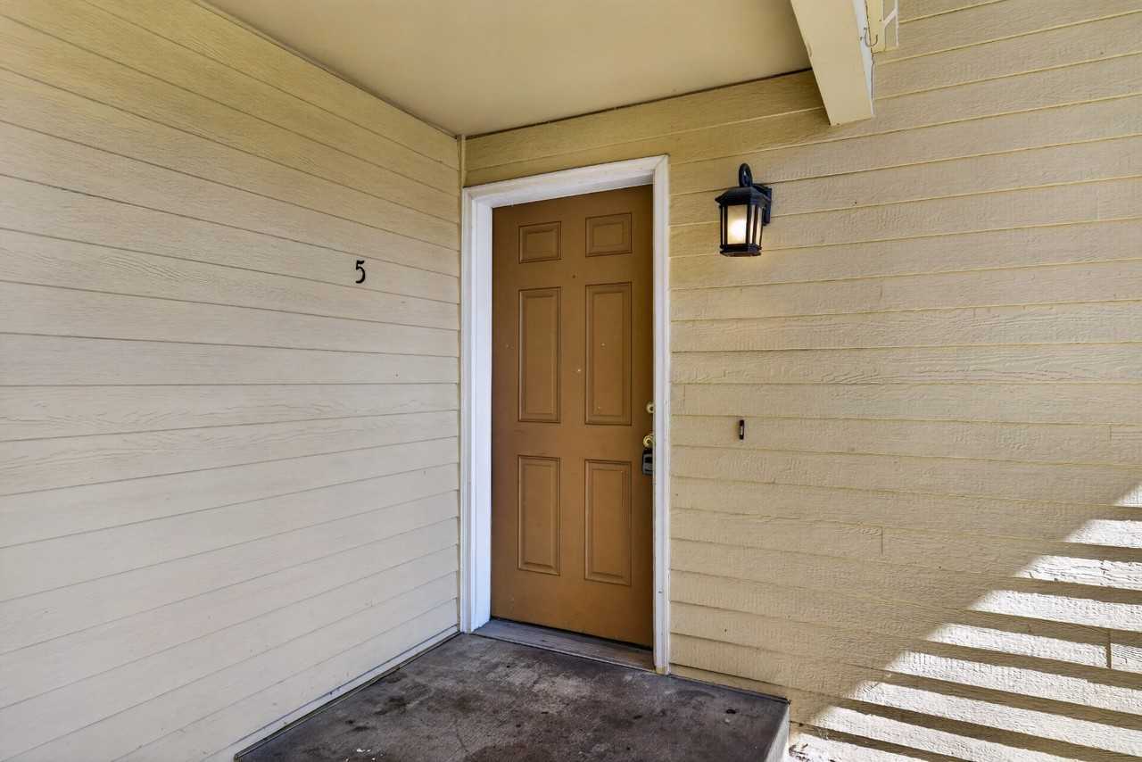 18461 Killarney Cir Se #5 - Photo 4 of 24