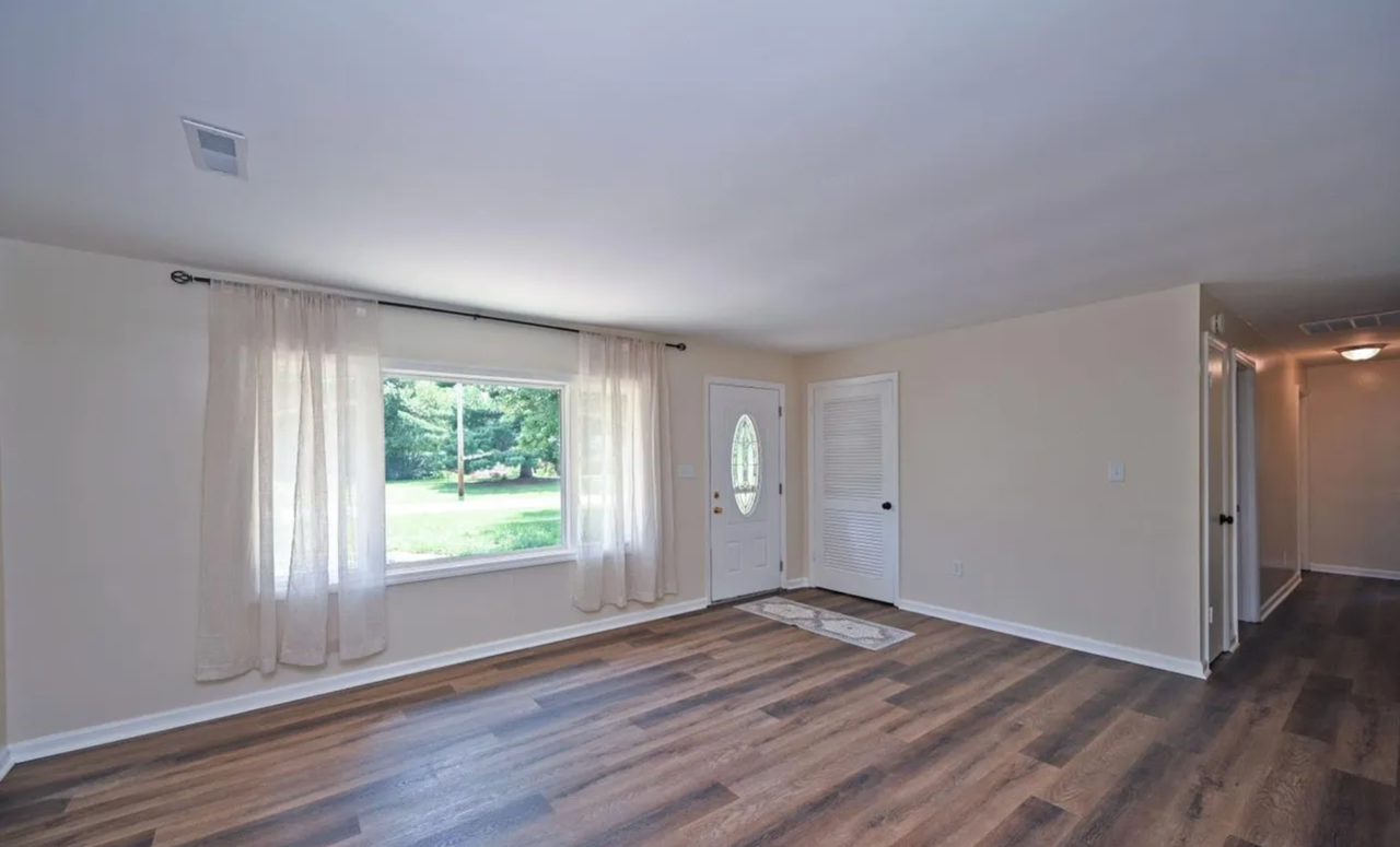 1102 Heatherstone Way - Photo 2 of 16