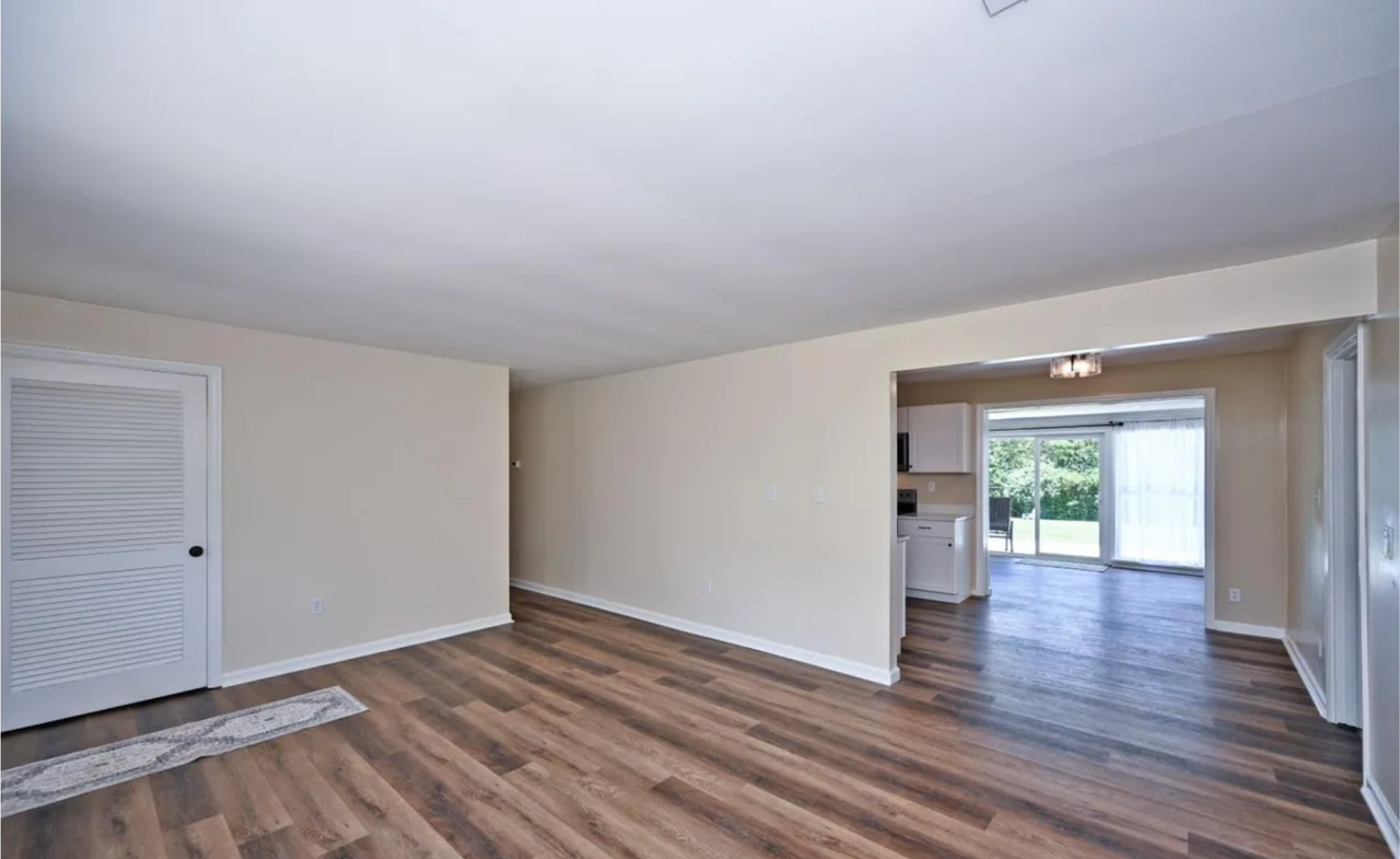 1102 Heatherstone Way - Photo 4 of 16