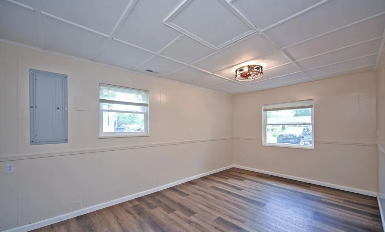 1102 Heatherstone Way - Photo 5 of 16