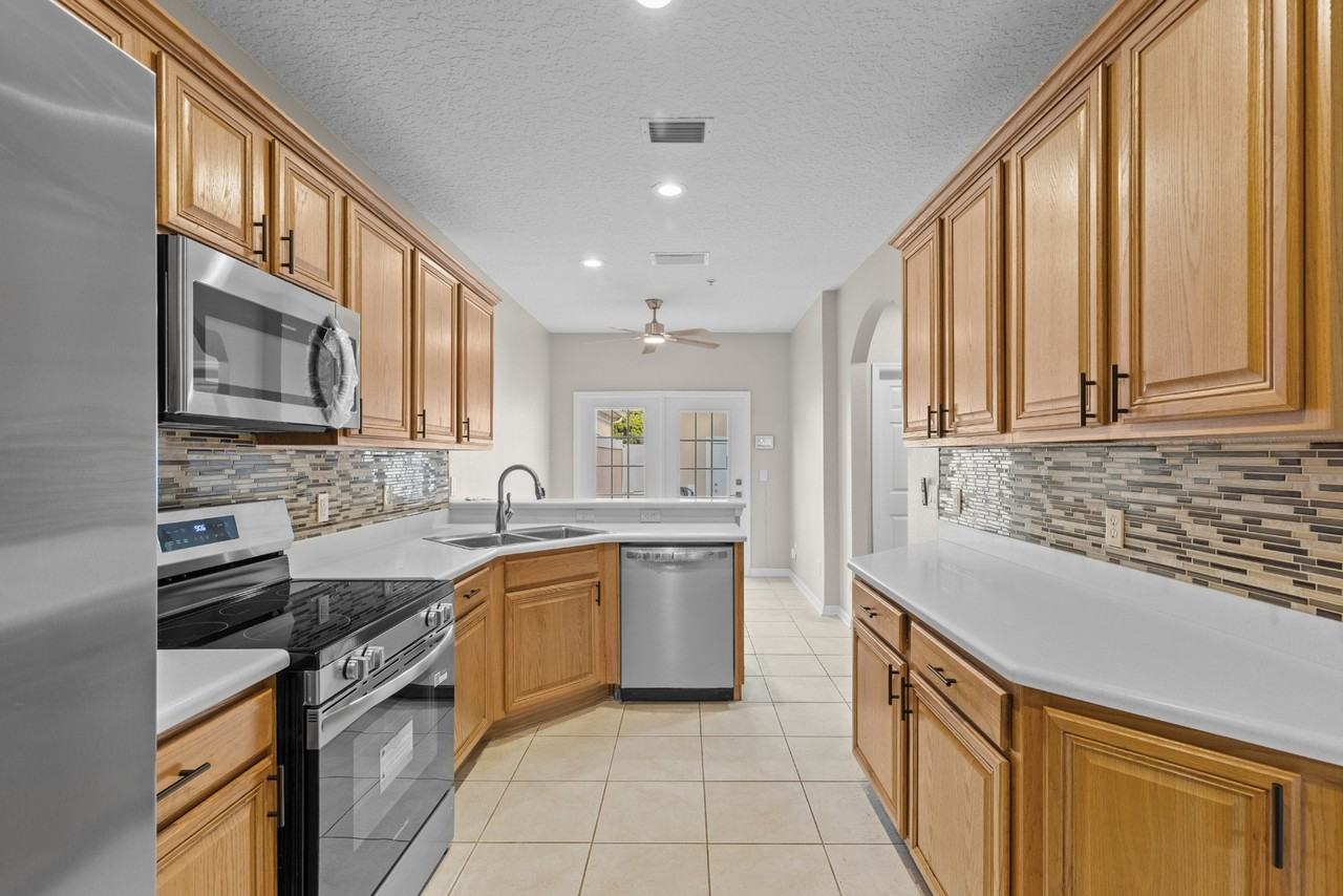 8755 Silk Bay Pl - Photo 3 of 37