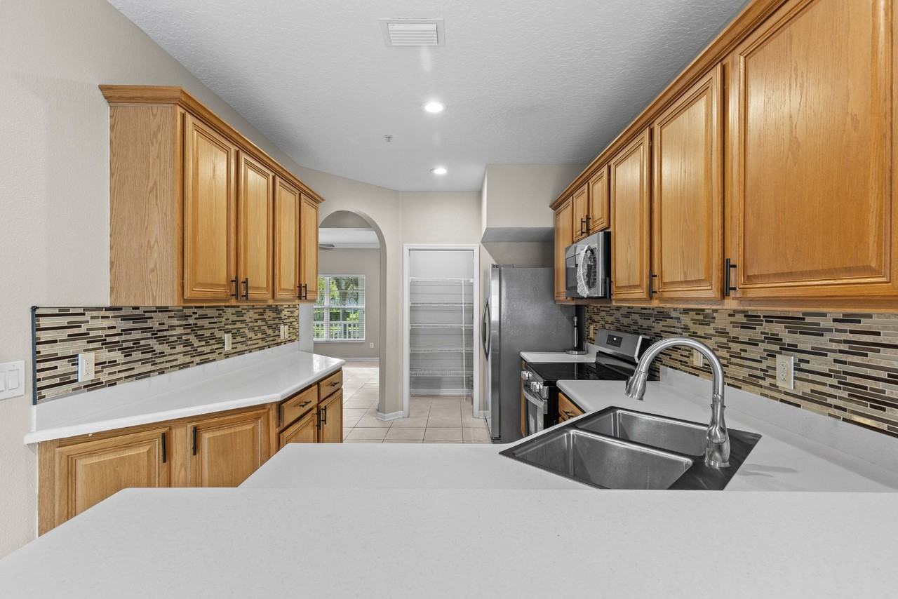 8755 Silk Bay Pl - Photo 4 of 37