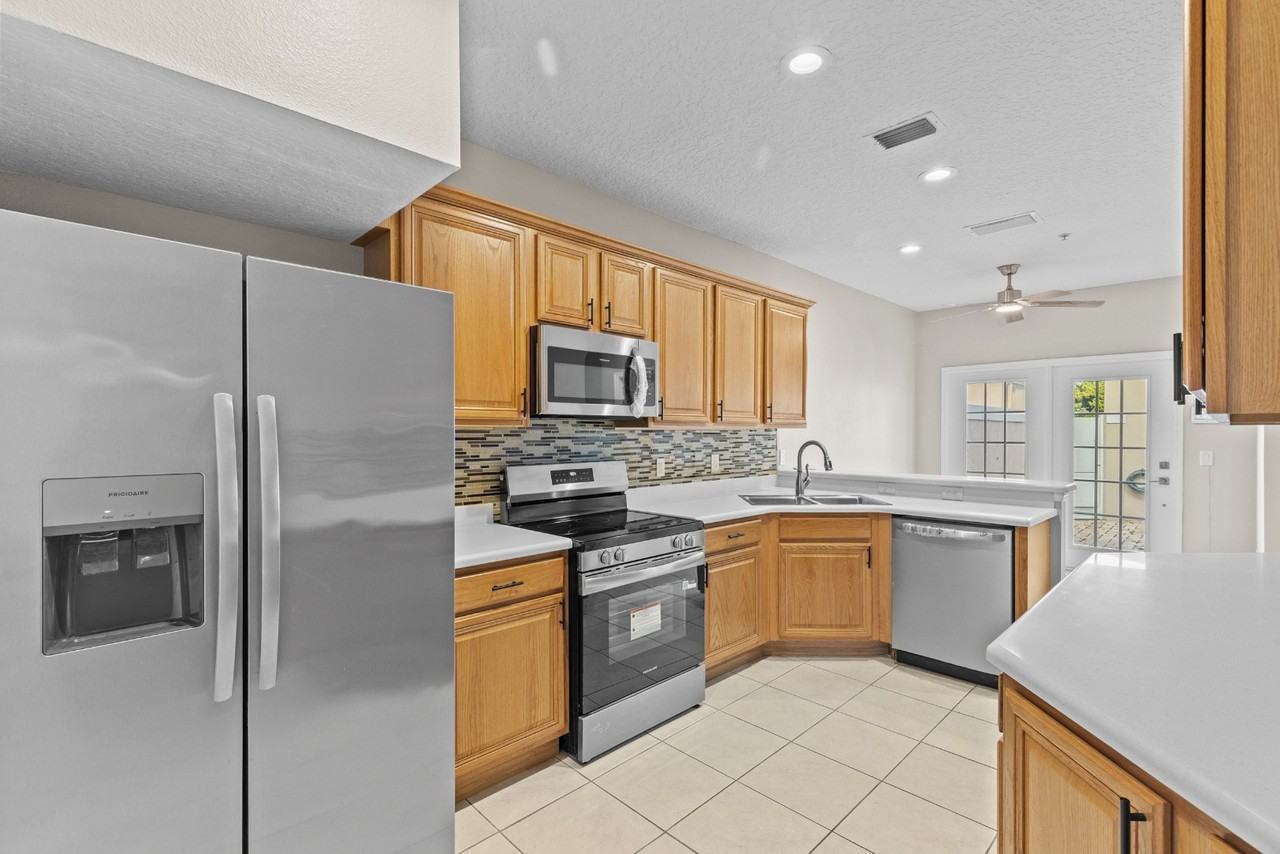 8755 Silk Bay Pl - Photo 5 of 37