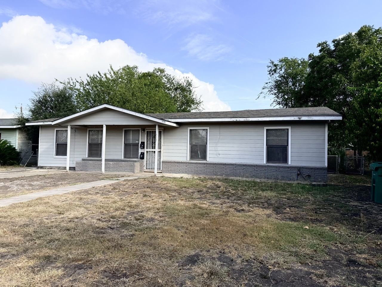 315 Pool Dr #A - Photo 3 of 34