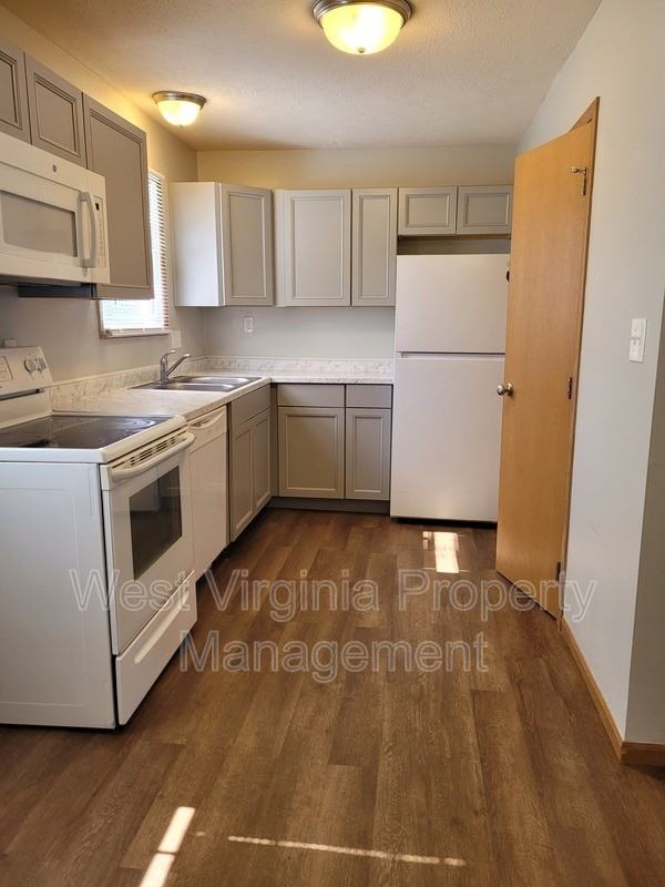 195 Cardinal Way #33 - Photo 7 of 13