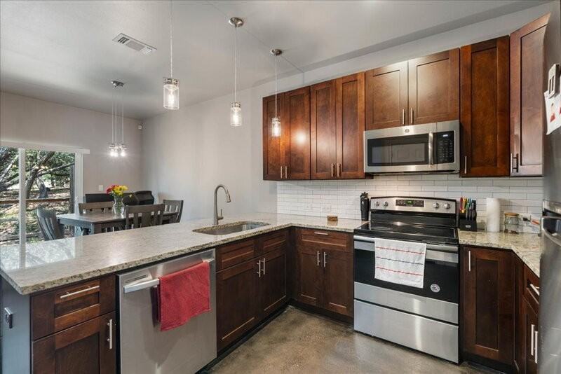 5800 Clubhouse Dr - Photo 2 of 34