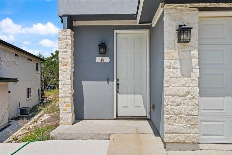 5800 Clubhouse Dr - Photo 4 of 34