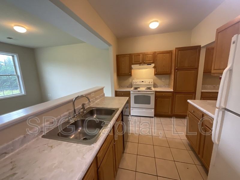 348 Channing Dr - Photo 3 of 16