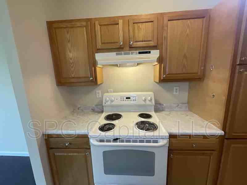 348 Channing Dr - Photo 4 of 16