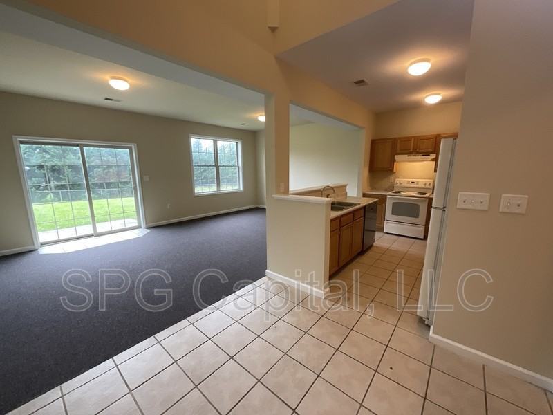 348 Channing Dr - Photo 5 of 16