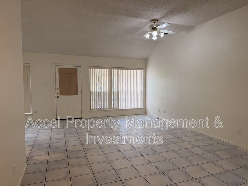 6617 N 40th St - Photo 4 of 25