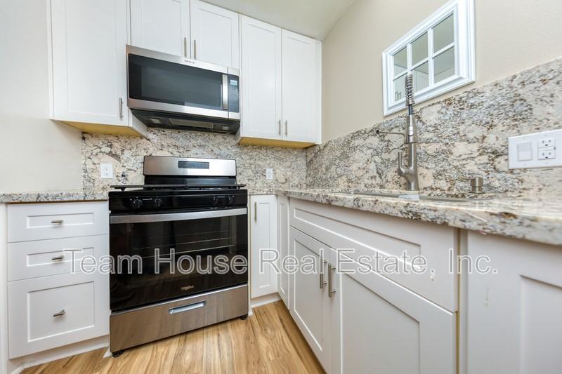 19139 Avenue Of The Oaks #D - Photo 4 of 17