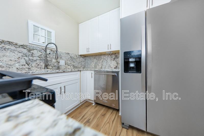 19139 Avenue Of The Oaks #D - Photo 5 of 17