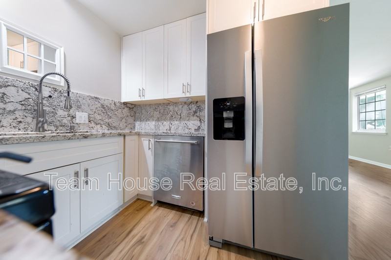 19139 Avenue Of The Oaks #D - Photo 6 of 17