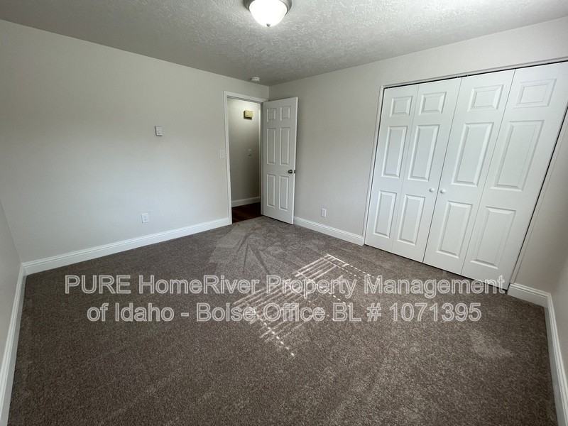 102 N Homedale Ave - Photo 6 of 14