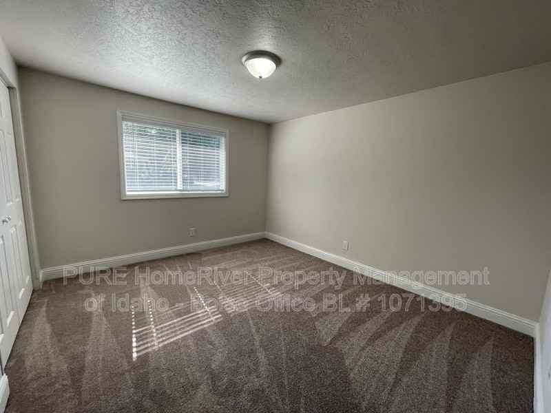 102 N Homedale Ave - Photo 7 of 14