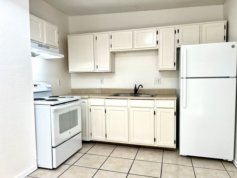 4512 Arlen Ave - Photo 3 of 12