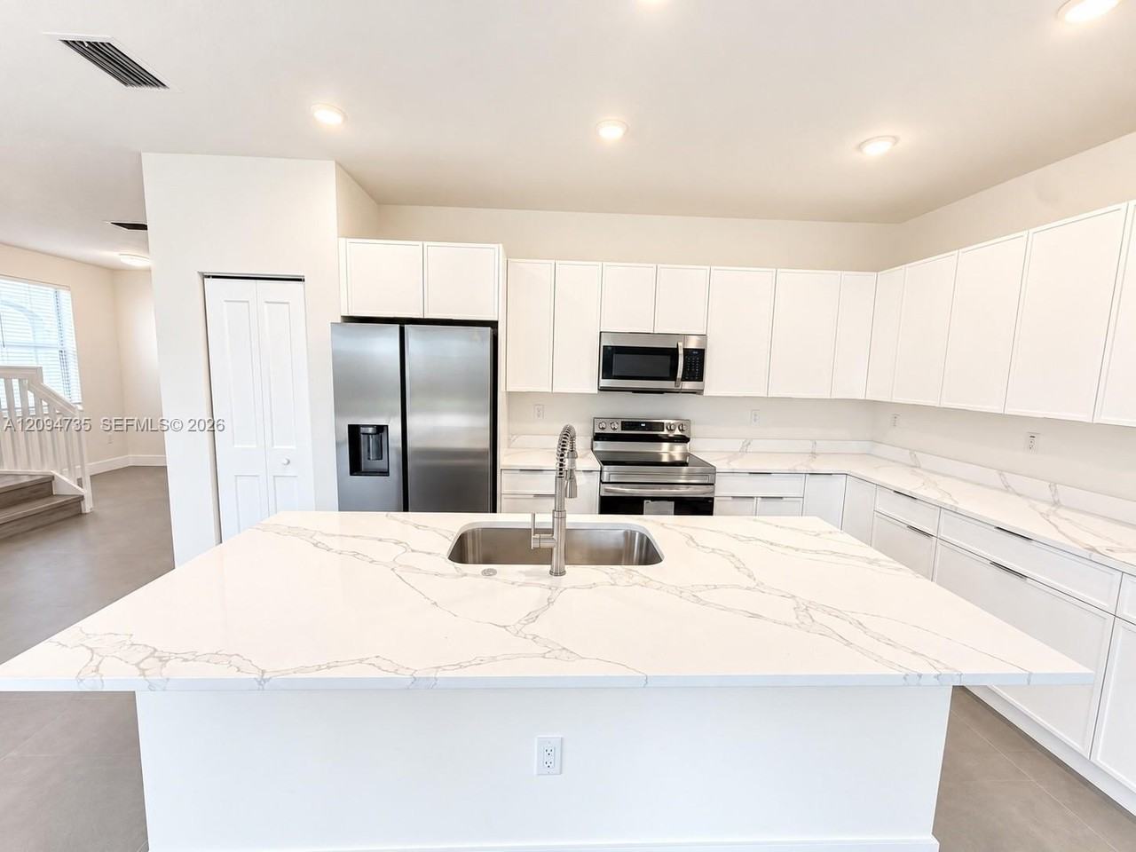 2518 Se 26th Ln - Photo 4 of 8