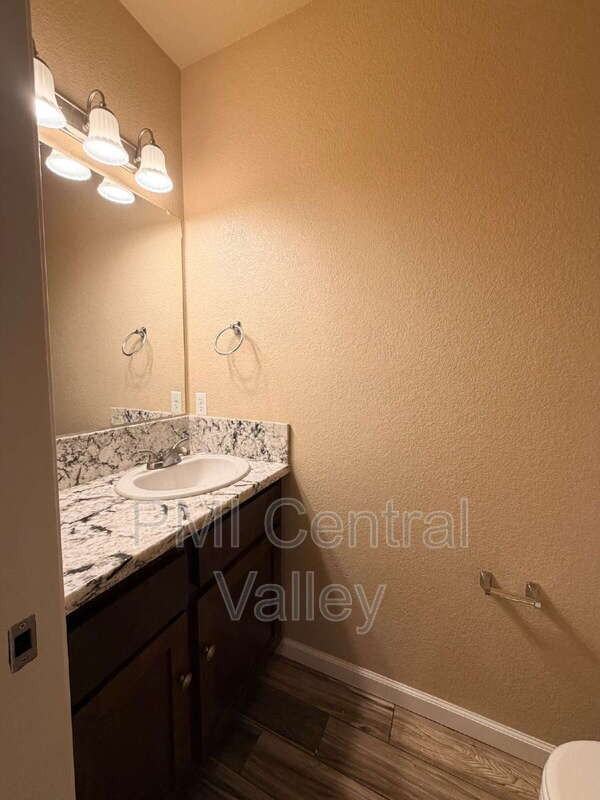 584 Granada Ct - Photo 7 of 34