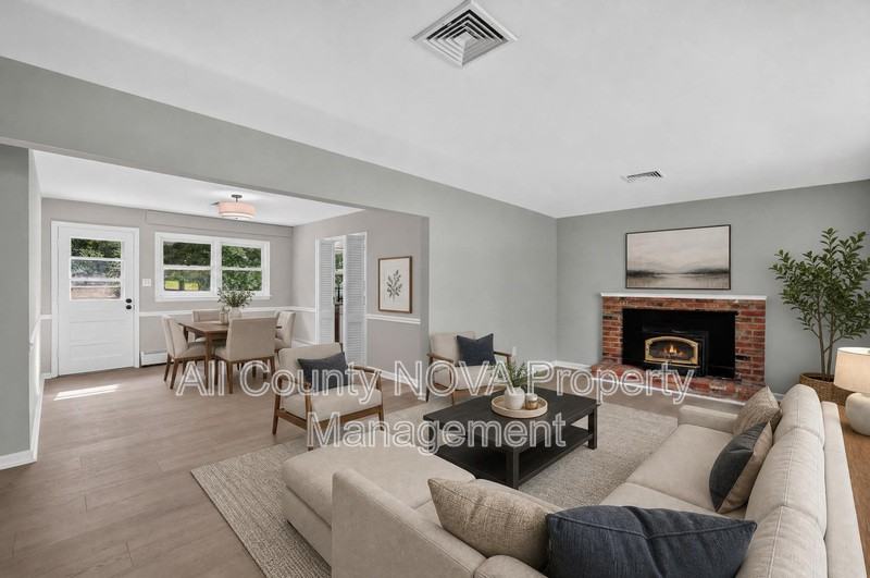 6104 Saint John Dr - Photo 3 of 35