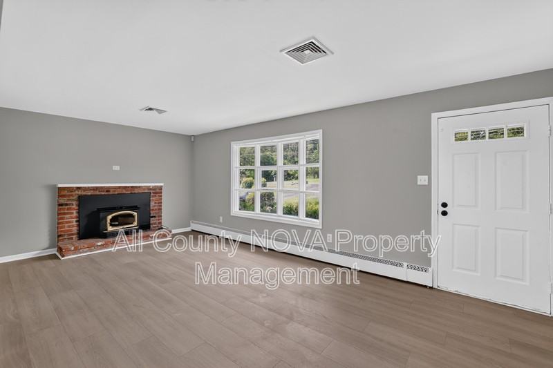 6104 Saint John Dr - Photo 4 of 35