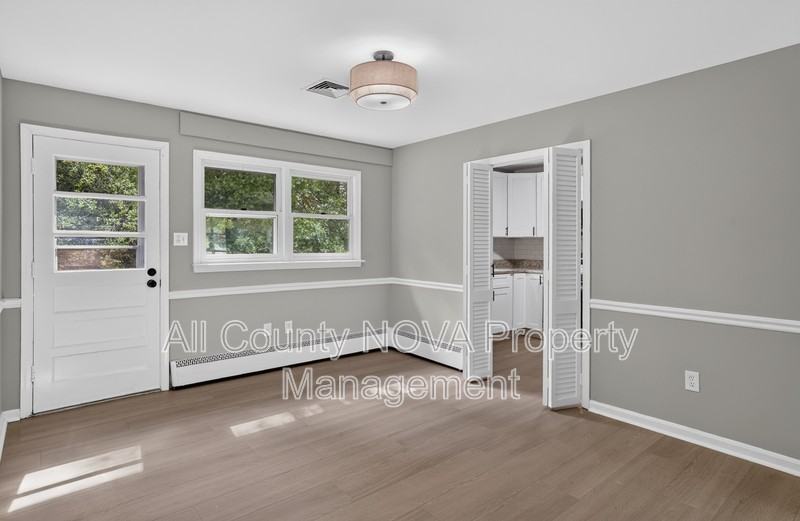 6104 Saint John Dr - Photo 5 of 35