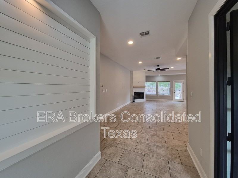 2031 Palos Verdes - Photo 3 of 12