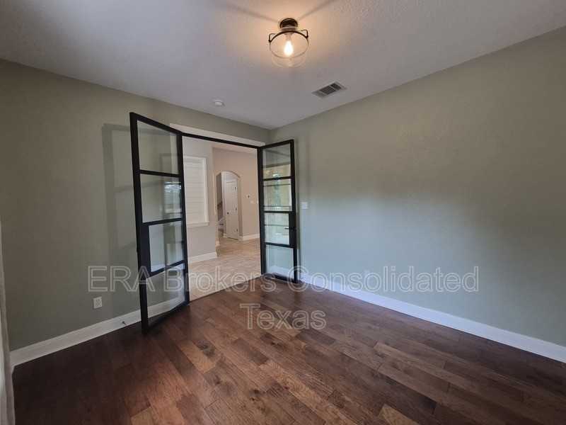 2031 Palos Verdes - Photo 4 of 12