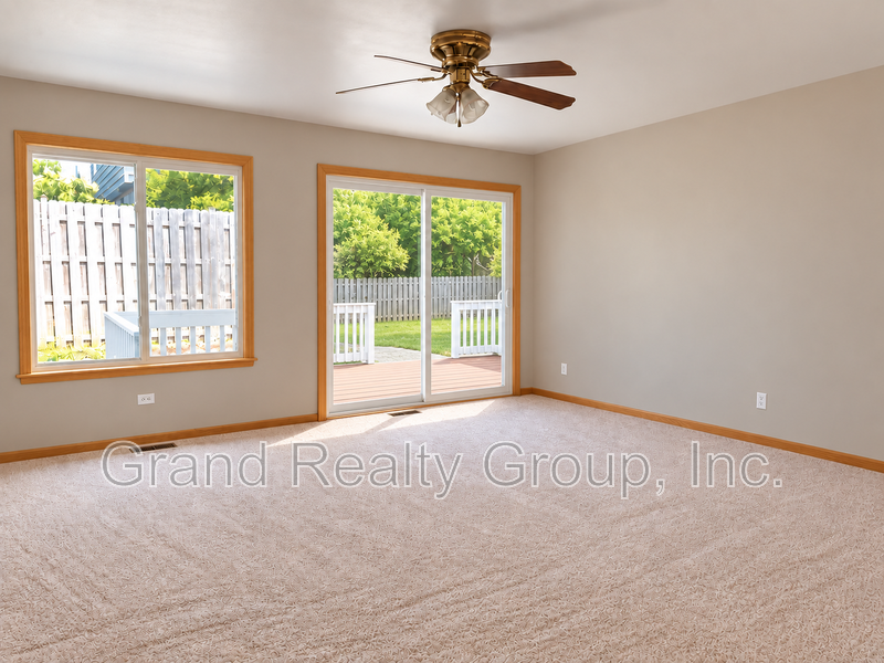 34838 N Catherine St #B - Photo 2 of 15