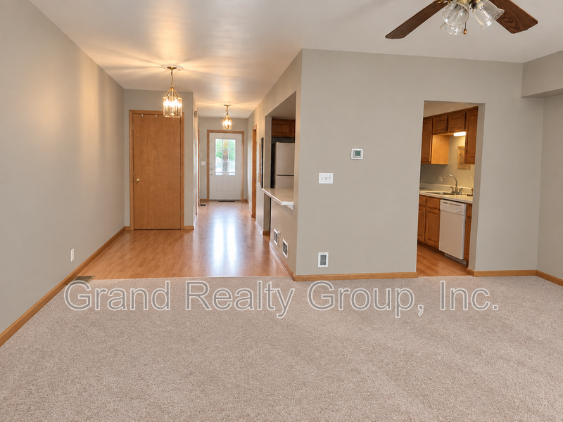34838 N Catherine St #B - Photo 3 of 15