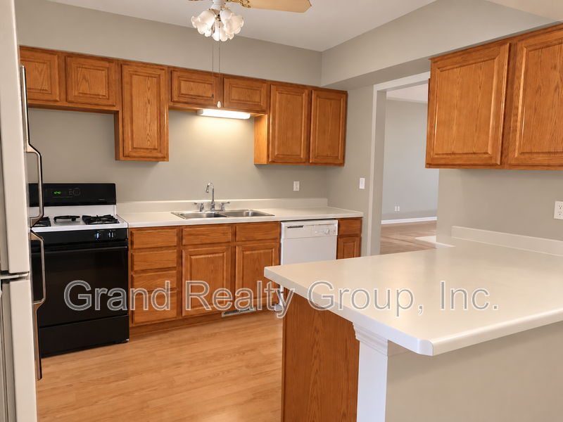 34838 N Catherine St #B - Photo 4 of 15
