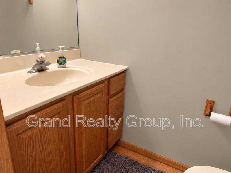 34838 N Catherine St #B - Photo 6 of 15