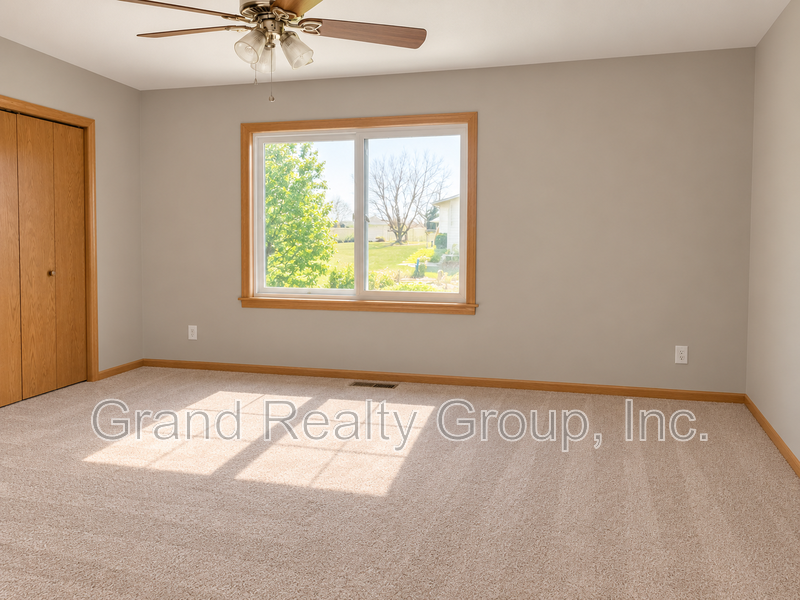 34838 N Catherine St #B - Photo 7 of 15
