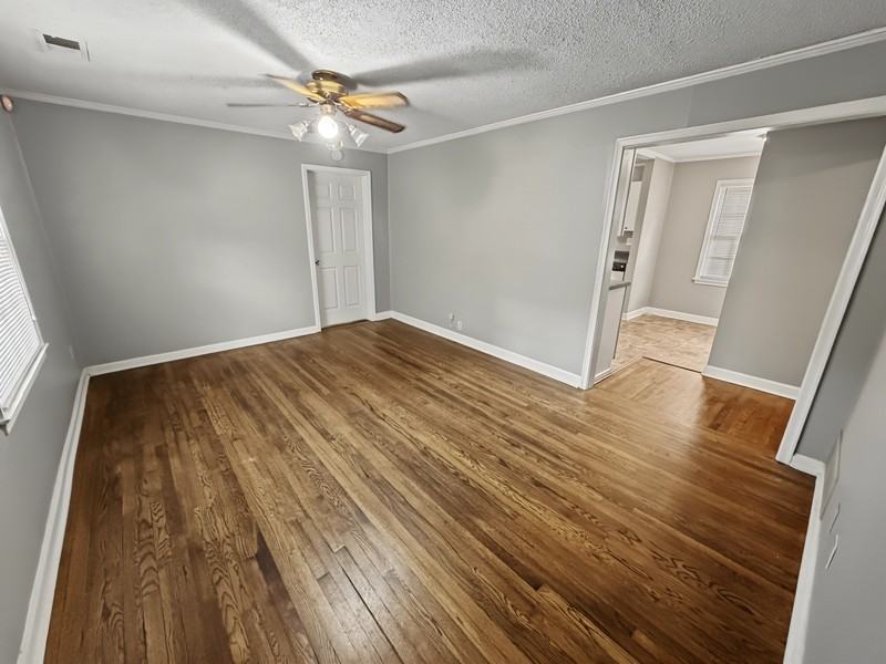1117 Goodman St - Photo 2 of 19