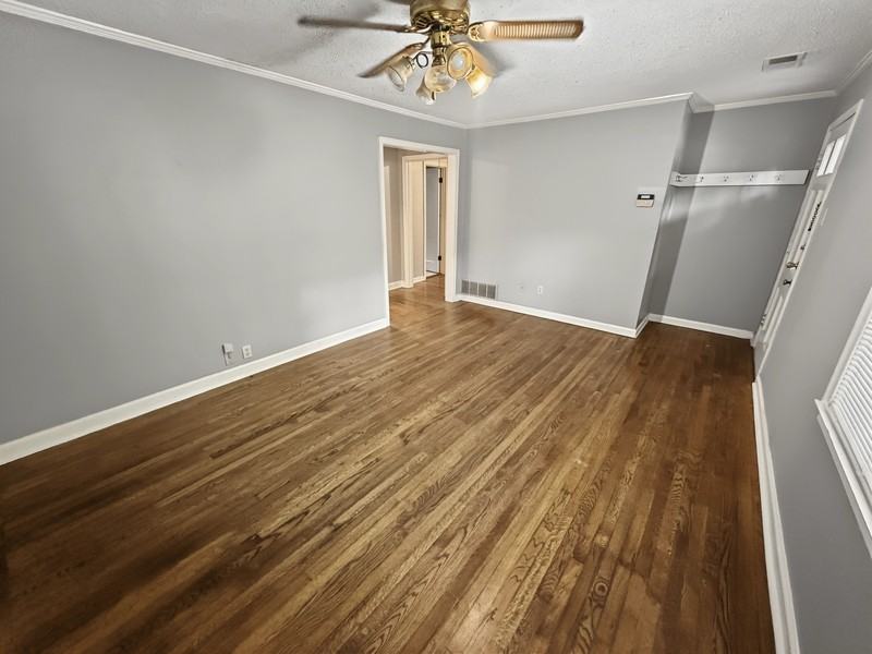 1117 Goodman St - Photo 3 of 19