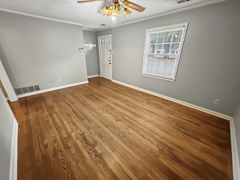 1117 Goodman St - Photo 4 of 19
