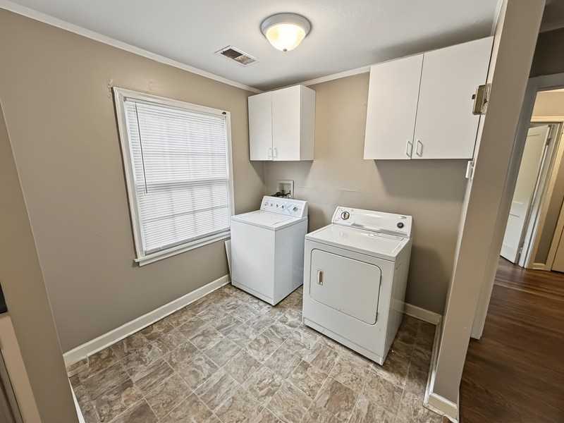 1117 Goodman St - Photo 5 of 19